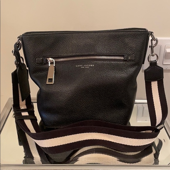 Marc Jacobs Handbags - Marc Jacobs Shoulder Bag